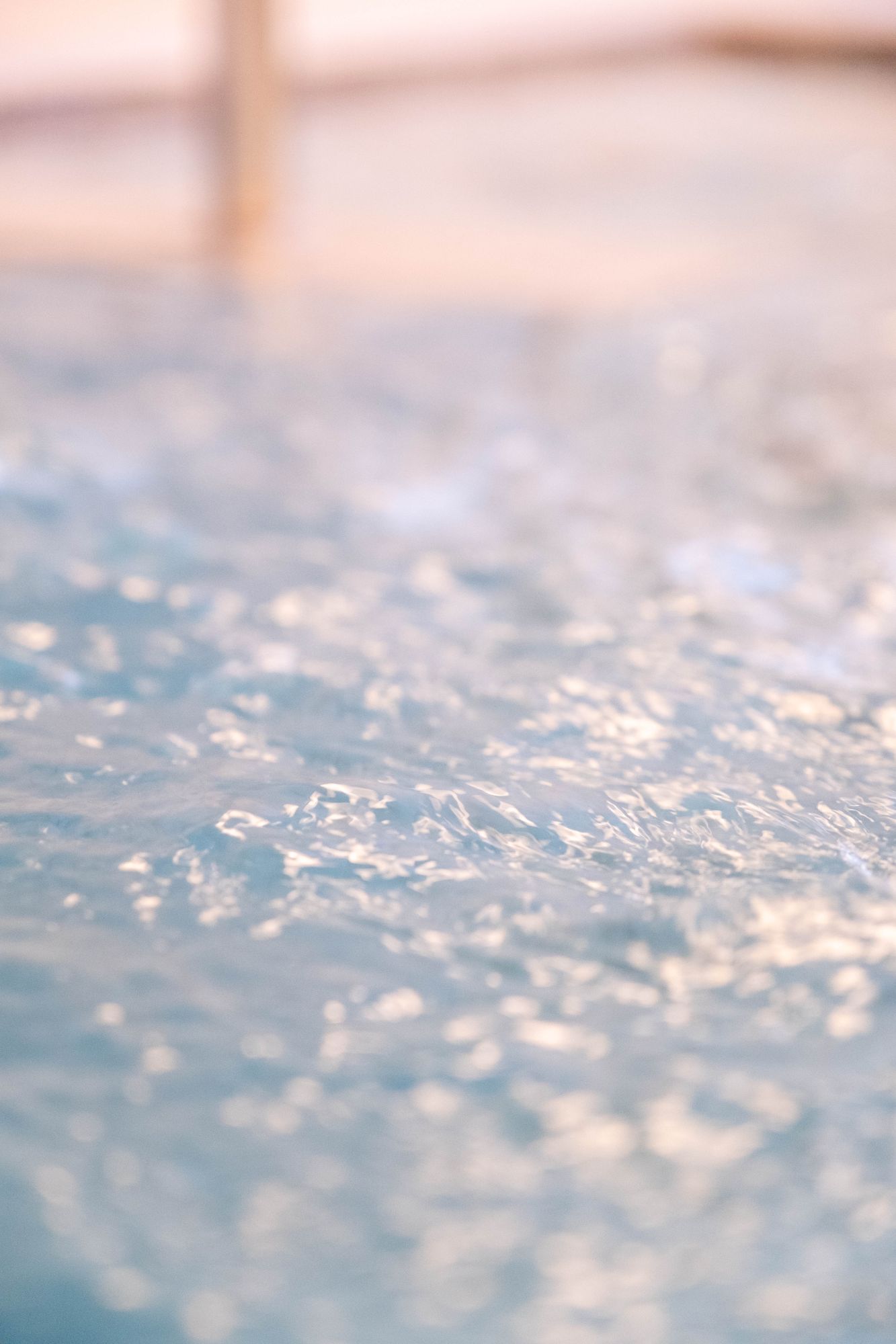 とろみのある超軟水の水面
